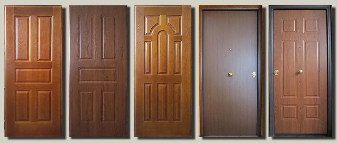 Cinque pannelli per porte blindate in finiture effetto legno